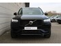 Volvo XC90 2.0 T8 Recharge AWD Ultimate Dark | Nappa Leder met ventilatie Charcoal | Dealeronderhouden | Headup Display | Premium Audio by Harman Kardon | Apple Carplay | Google Maps | Pilot Assist | Adaptieve Cruise Control | Pre-conditioning met timer | 4-Zone Electronic Climate Control | Google Assistant | Stoelmassage | Stoelventilatie | Keyless | Intellisafe Assist | Getinte ramen achter | Verwarmbaar stuurwiel | Intellisafe Surround | Elektrisch verstelbare voorstoelen met geheugen | Blis | 22 Inch | All Seasonbanden | 6,4KW Boordlader | Driftwood houtinleg | One Pedal Drive | Visual Park Assist |  Verwarmbare voorstoelen | Verwarmbare stoelen 2e zitrij | Volvo Guard Alarm | Full Led | Panoramadak | Draadloze telefoonoplader | Verlichtingspack 2