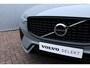 Volvo XC60 T6 Plug-in hybrid AWD Ultra Dark | Luchtvering | Panoramadak | Semi elektrische trekhaak | Premium audio by Bowers&Wilkins | Verwarmbare voorstoel en stuurwiel | 360 graden camera | Geheugenfunctie voorstoelen |