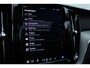 Volvo XC60 T6 Plug-in hybrid AWD Ultra Dark | Luchtvering | Panoramadak | Semi elektrische trekhaak | Premium audio by Bowers&Wilkins | Verwarmbare voorstoel en stuurwiel | 360 graden camera | Geheugenfunctie voorstoelen |
