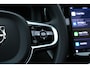 Volvo XC60 T6 Plug-in hybrid AWD Ultra Dark | Luchtvering | Panoramadak | Semi elektrische trekhaak | Premium audio by Bowers&Wilkins | Verwarmbare voorstoel en stuurwiel | 360 graden camera | Premium audio by Harman/Kardon | Geheugenfunctie voorstoelen |
