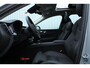 Volvo XC60 T6 Plug-in hybrid AWD Ultra Dark | Luchtvering | Panoramadak | Semi elektrische trekhaak | Premium audio by Bowers&Wilkins | Verwarmbare voorstoel en stuurwiel | 360 graden camera | Geheugenfunctie voorstoelen |