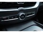 Volvo XC60 T6 Plug-in hybrid AWD Ultra Dark | Luchtvering | Panoramadak | Semi elektrische trekhaak | Premium audio by Bowers&Wilkins | Verwarmbare voorstoel en stuurwiel | 360 graden camera | Geheugenfunctie voorstoelen |