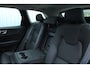 Volvo XC60 T6 Plug-in hybrid AWD Ultra Dark | Luchtvering | Panoramadak | Semi elektrische trekhaak | Premium audio by Bowers&Wilkins | Verwarmbare voorstoel en stuurwiel | 360 graden camera | Premium audio by Harman/Kardon | Geheugenfunctie voorstoelen |