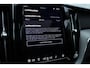 Volvo XC60 T6 Plug-in hybrid AWD Ultra Dark | Luchtvering | Panoramadak | Semi elektrische trekhaak | Premium audio by Bowers&Wilkins | Verwarmbare voorstoel en stuurwiel | 360 graden camera | Premium audio by Harman/Kardon | Geheugenfunctie voorstoelen |