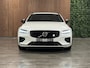 Volvo V60 T8 AWD Recharge Polestar Long Range Bowers & Wilkins | Schuifdak | 455pk | Trekhaak | 20 Inch | Crystal White | Head-Up Display | Adaptieve Cruise Control | Stoelverwarming voor+achter | Stuurwielverwarming | Google Infotainment | Full LED Meesturende koplampen | Pilot Assist | BLIS Dode Hoek Detectie | Parkeercamera | Elektrische voorstoelen geheugen | Contour Stoelen R-Design met wit stiksel en bies | Zitting verlenging voorstoelen | Lederen dashboard | Keyless Drive | Parkeersensoren voor+achter | Privacy Glass | DAB Radio | Apple Carplay/Android Auto | Volvo On Call met mobiele App functie | Crystal White Metallic | Unieke kenmerken Polestar Engineered