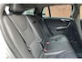 Volvo V60 Cross Country T5 Automaat Polar+ Luxury | Afneembare Trekhaak | Schuifkanteldak | Powers Seats | Parkeercamera | Verwarmbare Voorstoelen | Navigatie | Bluetooth Telefonie & Multimedia | Cruise Control