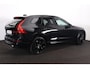 Volvo XC60 T8 Recharge AWD Plus Black Edition - Luchtvering - Panorama/schuifdak - IntelliSafe Assist & Surround - 360º Camera - Bowers & Wilkins audio - Adaptieve LED koplampen - Verwarmde voorstoelen, stuur & achterbank - Parkeersensoren voor & achter - Elektr. bedienb. voorstoelen met geheugen - Draadloze tel. lader - Extra getint glas - Elektr. inklapbare trekhaak - 21' LMV