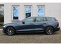 Volvo V60 T6 Plug-in hybrid AWD Essential Bright Lederen Bekleding | Stoel-/ stuurwielverwarming | Elektrisch inklapbare trekhaak | Adaptive Cruise Control | BLIS | Verwarmbare acherbank | 18 inch. lichtmetalen velgen | Park assist | Apple carplay/ Android auto