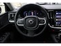 Volvo V60 T6 Plug-in hybrid AWD Essential Bright | All-season banden | Lederen Bekleding | Stoel-/ stuurwielverwarming | Elektrisch inklapbare trekhaak | Adaptive Cruise Control | BLIS | Verwarmbare acherbank | 18 inch. lichtmetalen velgen | Park assist | Apple carplay/ Android auto