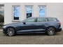 Volvo V60 T6 Plug-in hybrid AWD Essential Bright | All-season banden | Lederen Bekleding | Stoel-/ stuurwielverwarming | Elektrisch inklapbare trekhaak | Adaptive Cruise Control | BLIS | Verwarmbare acherbank | 18 inch. lichtmetalen velgen | Park assist | Apple carplay/ Android auto