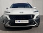 Hyundai Kona 1.0 T-GDI Premium / Dealer onderhouden / 1.200 kg Trekgewicht / Navigatie Bluelink / HUD / Achteruitrijcamera / Stoelventilatie / Stuur-, stoel- en achterbankverwarming / 18" LM wielen /