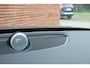 Volvo V60 T6 AWD AUT Ultra Bright | Bowers & Wilkins audiosysteem | 360 graden camera | Panoramisch schuif-/kanteldak | 19" Lichtmetalen velgen | Lederbekleed Dashboard | Stoelverwarming | Stuurwielverwarming | Elektrisch Bedienbare Voorstoelen met Geheugenfunctie |