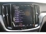 Volvo V60 T6 Plug-in hybrid AWD Plus Dark | Elektrisch inklapbare trekhaak | Elektrisch verstelbare voorstoelen | 360 graden camera | Premium audio by Harman Kardon | Verwarmbare voorruit | Stoel- /stuurwielverwarming | Adaptive cruise control | BLIS