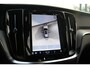 Volvo V60 T6 Plug-in hybrid AWD Plus Dark | Elektrisch inklapbare trekhaak | Elektrisch verstelbare voorstoelen | 360 graden camera | Premium audio by Harman Kardon | Verwarmbare voorruit | Stoel- /stuurwielverwarming | Adaptive cruise control | BLIS