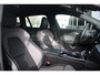 Volvo V60 T6 Plug-in hybrid AWD Plus Dark | Elektrisch inklapbare trekhaak | Elektrisch verstelbare voorstoelen | 360 graden camera | Premium audio by Harman Kardon | Verwarmbare voorruit | Stoel- /stuurwielverwarming | Adaptive cruise control | BLIS