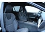 Volvo V60 2.0 B4 Essential Edition | Lichtmetalen Velgen 17" | Extra Getint Glas Achterportieren En Bagageruimte | Park Assist Voor + Achter | Electronic Climate Controle | Voorstoelen + Stuurwiel Verwaremd | Verwarmbare Achterbank | Cruise Control Adaptief Met Stop&Go En Stuurhulp |