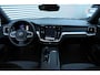 Volvo V60 2.0 B4 Essential Edition | Lichtmetalen Velgen 17" | Extra Getint Glas Achterportieren En Bagageruimte | Park Assist Voor + Achter | Electronic Climate Controle | Voorstoelen + Stuurwiel Verwaremd | Verwarmbare Achterbank | Cruise Control Adaptief Met Stop&Go En Stuurhulp |