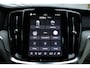 Volvo V60 2.0 B4 Essential Edition | Lichtmetalen Velgen 17" | Extra Getint Glas Achterportieren En Bagageruimte | Park Assist Voor + Achter | Electronic Climate Controle | Voorstoelen + Stuurwiel Verwaremd | Verwarmbare Achterbank | Cruise Control Adaptief Met Stop&Go En Stuurhulp |