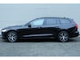 Volvo V60 2.0 B4 Essential Edition | Lichtmetalen Velgen 17" | Extra Getint Glas Achterportieren En Bagageruimte | Park Assist Voor + Achter | Electronic Climate Controle | Voorstoelen + Stuurwiel Verwaremd | Verwarmbare Achterbank | Cruise Control Adaptief Met Stop&Go En Stuurhulp |