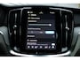 Volvo V60 2.0 B4 Essential Edition | Lichtmetalen Velgen 17" | Extra Getint Glas Achterportieren En Bagageruimte | Park Assist Voor + Achter | Electronic Climate Controle | Voorstoelen + Stuurwiel Verwaremd | Verwarmbare Achterbank | Cruise Control Adaptief Met Stop&Go En Stuurhulp |
