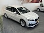 BMW 2-Serie Active Tourer 225XE PHEV I-PERFORMANCE EXECUTIVE LEDER NAVIGATIE CRUISE CONTROL CLIMATE CONTROL BLUETOOTH TELEFOON MEDIA VOORBEREIDING PDC ZEER MOOI ZEER MOOI !! Brgl