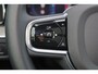 Volvo XC60 T6 Recharge AWD Plus Black Edition - Panorama/schuifdak - IntelliSafe Assist & Surround - 360º Camera - Harman/Kardon audio - Adaptieve LED koplampen - Verwarmde voorstoelen, stuur & achterbank - Parkeersensoren voor & achter - Elektr. bedienb. voorstoelen met geheugen - Draadloze tel. lader - Extra getint glas - 21' LMV