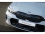 BMW 3-Serie Touring M340i xDrive Aut. | Panoramadak | Harman Kardon | Driving Assistant Professional | Head-Up Display | M-Sportpakket Pro | 19" LM Velgen |