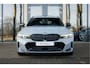 BMW 3-Serie Touring M340i xDrive Aut. | Panoramadak | Harman Kardon | Driving Assistant Professional | Head-Up Display | M-Sportpakket Pro | 19" LM Velgen |