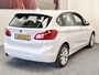 BMW 2-Serie Active Tourer 225XE iPERFORMANCE HIGH EXECUTIVE LEDER NAVIGATIE CRUISE CONTROL CLIMATE CONTROL BLUETOOTH TELEFOON MEDIA VOORBEREIDING PDC ZEER MOOI !! Brgl