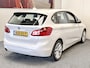 BMW 2-Serie Active Tourer 225xe iPerformance High Executive LEDER NAVIGATIE CRUISE CONTROL CLIMATE CONTROL BLUETOOTH TELEFOON MEDIA VOORBEREIDING PDC ZEER MOOI ZEER MOOI !! Brgl