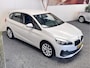 BMW 2-Serie Active Tourer 225xe iPerformance High Executive LEDER NAVIGATIE CRUISE CONTROL CLIMATE CONTROL BLUETOOTH TELEFOON MEDIA VOORBEREIDING PDC ZEER MOOI ZEER MOOI !! Brgl