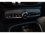 Volvo EX40 Single Motor Extended Range Ultra Black Ed. | Demo Deal | 20" Lichtmetalen Wielen | Elektrisch Verstelbare Voorstoelen | 360º Camera | Stoel/Stuurverwarming | Warmtepomp | Donkergetint Glas |