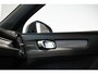 Volvo EX40 Single Motor Extended Range Ultra Black Ed. | Demo Deal | 20" Lichtmetalen Wielen | Elektrisch Verstelbare Voorstoelen | 360º Camera | Stoel/Stuurverwarming | Warmtepomp | Donkergetint Glas |