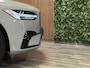 Volvo V90 T8 AWD Recharge Ultra Dark Vol! | Luchtvering | Bowers & Wilkins | Trekhaak | 455pk |  Stoelventilatie | All Season banden | 360° Camera | Head-Up Display | Stoelmassage | Adaptieve Cruise Control | Stoelverwarming voor+achter | Stuurwielverwarming | Schuifdak | 20 Inch | Full LED Meesturende koplampen | Pilot Assist | BLIS Dode Hoek Detectie | Elektrische voorstoelen geheugen | Nappa lederen bekleding | Zitting verlenging voorstoelen | Lederen dashboard |  Google Infotainment | Keyless Drive | Parkeersensoren voor+achter | Elektrisch bedienbare achterklep | Verlichte Instaplijsten | Geintegreerde zongordijnen achterportieren | DAB Radio | Apple Carplay/Android Auto | Volvo On Call met mobiele App functie | Vapour Grey Metallic |