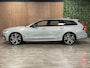 Volvo V90 T8 AWD Recharge Ultra Dark Vol! | Luchtvering | Bowers & Wilkins | Trekhaak | 455pk |  Stoelventilatie | All Season banden | 360° Camera | Head-Up Display | Stoelmassage | Adaptieve Cruise Control | Stoelverwarming voor+achter | Stuurwielverwarming | Schuifdak | 20 Inch | Full LED Meesturende koplampen | Pilot Assist | BLIS Dode Hoek Detectie | Elektrische voorstoelen geheugen | Nappa lederen bekleding | Zitting verlenging voorstoelen | Lederen dashboard |  Google Infotainment | Keyless Drive | Parkeersensoren voor+achter | Elektrisch bedienbare achterklep | Verlichte Instaplijsten | Geintegreerde zongordijnen achterportieren | DAB Radio | Apple Carplay/Android Auto | Volvo On Call met mobiele App functie | Vapour Grey Metallic |