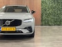 Volvo V90 T8 AWD Recharge Ultra Dark Vol! | Luchtvering | Bowers & Wilkins | Trekhaak | 455pk |  Stoelventilatie | All Season banden | 360° Camera | Head-Up Display | Stoelmassage | Adaptieve Cruise Control | Stoelverwarming voor+achter | Stuurwielverwarming | Schuifdak | 20 Inch | Full LED Meesturende koplampen | Pilot Assist | BLIS Dode Hoek Detectie | Elektrische voorstoelen geheugen | Nappa lederen bekleding | Zitting verlenging voorstoelen | Lederen dashboard |  Google Infotainment | Keyless Drive | Parkeersensoren voor+achter | Elektrisch bedienbare achterklep | Verlichte Instaplijsten | Geintegreerde zongordijnen achterportieren | DAB Radio | Apple Carplay/Android Auto | Volvo On Call met mobiele App functie | Vapour Grey Metallic |