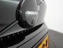 Volvo EC40 Single Motor Extended Range Ultra Black Edition 82 kWh - RIJKLAARPRIJS - Rondomzichtcamera - Panoramadak - Stoel- en Stuurverwarming! - Elektrisch Uitklapbare Trekhaak