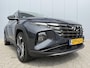 Hyundai Tucson 1.6 T-GDI PHEV Premium Sky 4WD / Adaptieve Cruise Control / Apple carplay-Android Auto / Stoelverwarming voor en achter / Stoelverkoeling voor / GROOT Glazen-schuifkanteldak / All seasonbanden / Navigatie /
