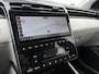Hyundai Tucson 1.6 T-GDI PHEV Premium Sky 4WD / Adaptieve Cruise Control / Apple carplay-Android Auto / Stoelverwarming voor en achter / Stoelverkoeling voor / GROOT Glazen-schuifkanteldak / All seasonbanden / Navigatie /