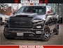 Dodge Ram 1500 LIMITED BLACK OPS | 5.7 V8 402 PK HEMI | MEEST VOLLE EN LUXE UITVOERING | CREW CAB | DUBBELE CABINE DC 5 PERSOONS | CREW CAB 5 PERSOONS | DUBBELE CABINE DC | MEEST ROYALE EN COMFORTABELE BEDRIJFSAUTO | HEAD-UP | LUCHTVERING | RONDOM CAMERA | MWK KLEP | PANORAMA DAK |