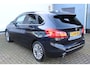 BMW 2-Serie Active Tourer 225xe iPerformance | Incl. 12 maanden Garantie | Achteruitrijcamera | Stoelverwarming | Elektrische kofferbakklep | Parkeersensoren V+A | Cruise controle | Navigatie | Climate controle | Keyless entry/start | LED Koplampen | Lederen bekleding | Sfeerverlichting |