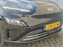 Hyundai Kona Electric EV Comfort Smart 39 kWh Automaat / Batterijgarantie  8 jaar/ Fabrieksgarantie tot 08-2028 / Accu SOH 100% / Dealer onderhouden / WLTP bereik 305 km stad 435 km / Trekhaak afneembaar / Stuur en Stoel verwarming / Warmtepomp / Adaptief CC / Navi /