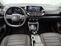 Citroën E-C4 EV Business 54 kWh 156pk | 416km WLTP Actieradius | Navigatie | Achteruitrijcamera | Parkeersensoren v+a | Stoelverwarming | Leder/Stof Comfortstoelen | Climate Control | Adaptieve Cruise Control | Full Led koplampen | Keyless | Dodehoeksensor | Verwarmde voorruit | 18" lichtmetalen velgen |