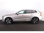 Volvo XC60 T6 Recharge AWD Plus Bright - Panorama/schuifdak - IntelliSafe Assist & Surround - 360º Camera - Harman/Kardon audio - Adaptieve LED koplampen - Verwarmde voorstoelen, stuur & achterbank - Parkeersensoren voor & achter - Elektr. bedienb. voorstoelen met geheugen - Draadloze tel. lader - Extra getint glas - 19' LMV