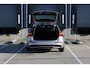Volvo V60 T6 Plug-in hybrid AWD Plus Dark | Verwarmbare voorstoelen+stuurwiel+achterstoelen | Rondom zichtcamera | Premium audio by Harman Kardon | Verwarmbare voorruit | 18 inch Lichtmetalen velgen