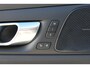Volvo V60 T6 Plug-in hybrid AWD Plus Dark | Verwarmbare voorstoelen+stuurwiel+achterstoelen | Rondom zichtcamera | Premium audio by Harman Kardon | Verwarmbare voorruit | 18 inch Lichtmetalen velgen