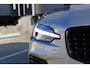 Volvo V60 T6 Plug-in hybrid AWD Plus Dark | Verwarmbare voorstoelen+stuurwiel+achterstoelen | Rondom zichtcamera | Premium audio by Harman Kardon | Verwarmbare voorruit | 18 inch Lichtmetalen velgen