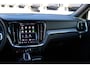 Volvo V60 T6 Plug-in hybrid AWD Plus Dark | Verwarmbare voorstoelen+stuurwiel+achterstoelen | Rondom zichtcamera | Premium audio by Harman Kardon | Verwarmbare voorruit | 18 inch Lichtmetalen velgen