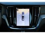 Volvo V60 T6 Plug-in hybrid AWD Plus Dark | Verwarmbare voorstoelen+stuurwiel+achterstoelen | Rondom zichtcamera | Premium audio by Harman Kardon | Verwarmbare voorruit | 18 inch Lichtmetalen velgen