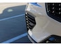 Volvo V60 T6 Plug-in hybrid AWD Plus Dark | Verwarmbare voorstoelen+stuurwiel+achterstoelen | Rondom zichtcamera | Premium audio by Harman Kardon | Verwarmbare voorruit | 18 inch Lichtmetalen velgen